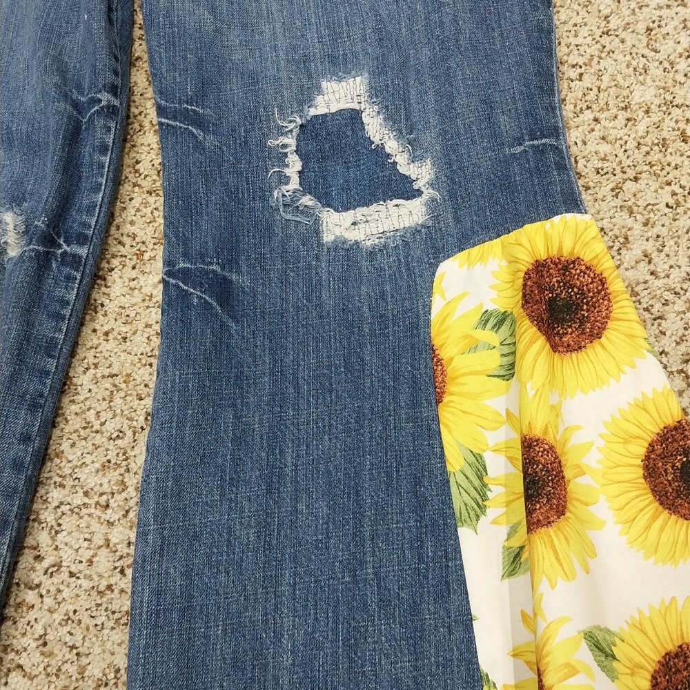 3353 Size 24 Lane Bryant Upcycled Bell Bottoms in Sun Flower Pattern. - Picture 3 of 8